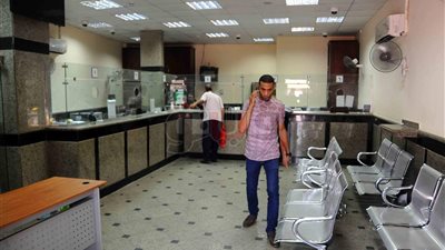 «مكاتب البريد» رحلة معاناة للمواطنين في الإسكندرية (صور)