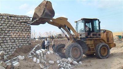 إزالة تعديات على 21 فدانًا بقرى قنطرة الإسماعيلية
