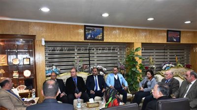 محافظ أسوان يلتقى رئيس هيئة التنمية الصناعية | صور