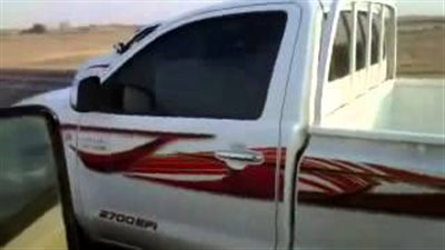 بالفيديو.. سباق مثير بين تويوتا «هاي لوكس»