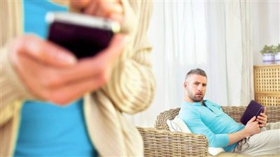 تفريغ رسائل هاتف ربة منزل شرع زوجها في قتلها لخيانتها 