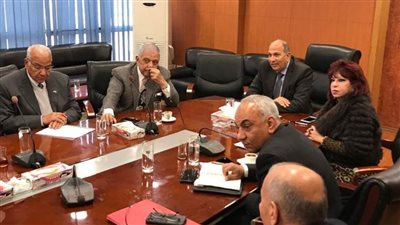 رئيس هيئة التنمية الصناعية يبحث تحديات الاستثمار مع 