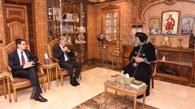 البابا تواضروس يستقبل سفير بريطانيا بالمقر البابوي بالعباسية