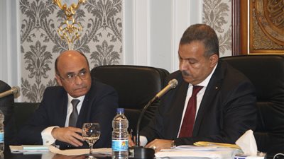 «صحة البرلمان» تطالب بإلغاء رسوم تراخيص العيادات الطبية (صور)