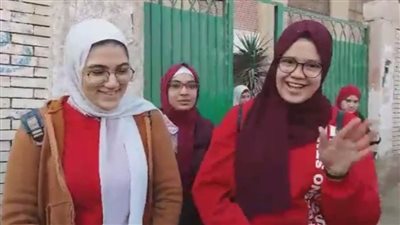 طالبات ثانية ثانوي: امتحان الكيمياء سهل واللي بيقولوا الامتحانات صعبة بيأفوروا | فيديو