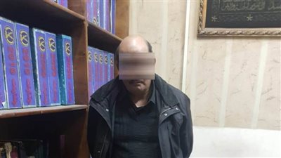 كاميرات المراقبة تكشف سرقة سيارة من أمام مطعم بيتزاهت بمصر الجديدة