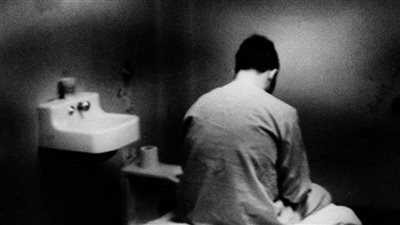 ضبط وإحضار مريض نفسي طعن شابا داخل سيارته بالجيزة 