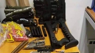 إحباط تهريب 228 قطعة سلاح قادمة من تركيا بمطار الغردقة (صور)