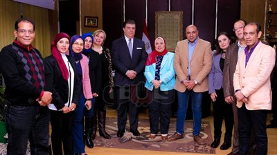 حسين زين يكرم فرق تغطية الإذاعة لمنتدى شباب العالم