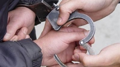 ضبط 3 موظفين متهمين باختلاس محتويات الطرود بالنزهة والشيخ زايد