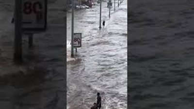 الأمطار تفضح البنية التحتية الفاشلة بجدة (فيديو)