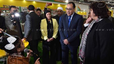 طفلة تلقي قصيدة في افتتاح معرض الكتاب | فيديو