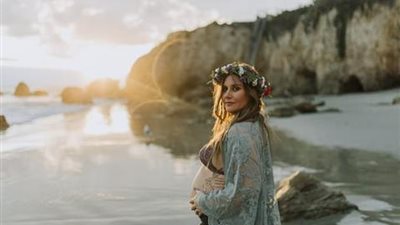 «الولادة الحرة» وعودة «الداية» تجتاح الولايات المتحدة