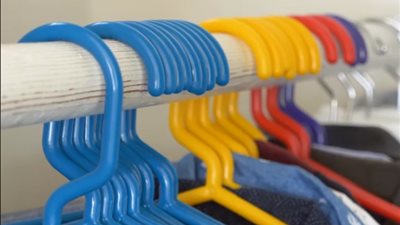 7 أفكار لترتيب ملابسك بالدولاب لن تحتار بعدها (فيديو)