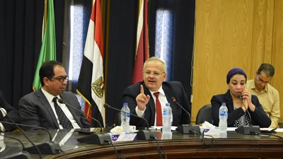 رئيس جامعة القاهرة يبحث سير العمل بمشروعات تطوير مستشفيات أبو الريش