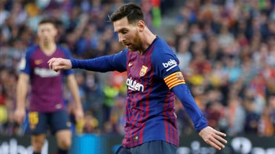 ميسي يقترب من رقم «بيليه» التاريخي