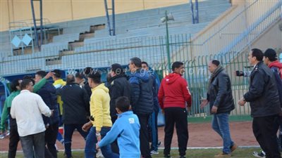اشتباكات بين لاعبي غزل المحلة ومالية كفر الزيات بالقسم الثاني (صور)