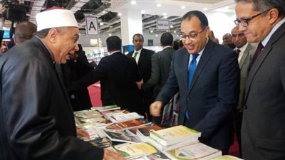 مدبولي يزور جناح وزارة الأوقاف في معرض الكتاب| صور                            