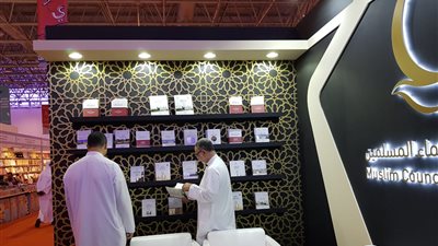 «حكماء المسلمين» يختتم مشاركته بمعرض الشارقة الدولي للكتاب (صور)