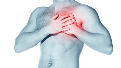 9 أسباب تؤدي إلى آلام شديدة بالصدر