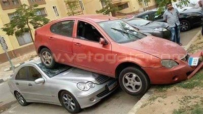 بالصور.. أغرب حادث ركن سيارة في مصر