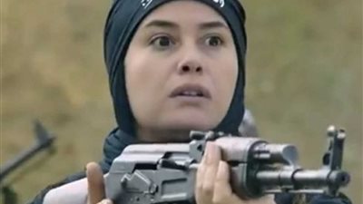 فنانون على قائمة اغتيالات «داعش».. يتوعدون شعبان عبدالرحيم بقطع رأسه.. يهددون نانسي عجرم بإلغاء حفلها في صيدا.. «زهرة حلب» تضع هند صبري في وش المدفع.. وفستان «هيفاء» يفتح