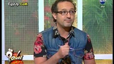 بالفيديو.. شريف مدكور لجمهوره: «لبست لكم القميص أبو ورد يا حلوين»