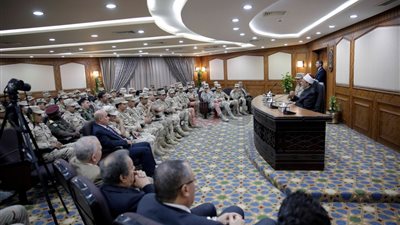 تفاصيل لقاء شيخ الأزهر ووفد كلية «القادة والأركان» (صور)