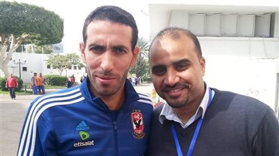 دموع أبو تريكة في عزاء الشهداء