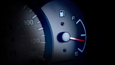 احذر.. 3 أضرار تلحق بسيارتك في حالة نقص الزيت