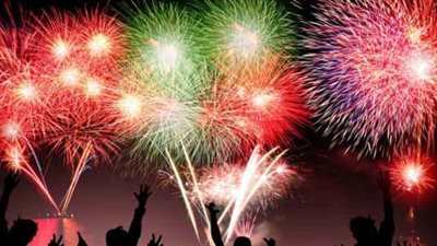 نائب مطالبا بمنع الألعاب النارية: أصبحت خطرا شديدا على الأطفال