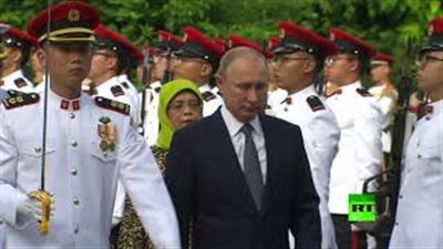 لقاء بوتين ورئيسة سنغافورة (فيديو)