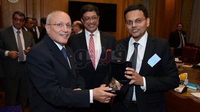 العصار يبحث مع السفير الهندي ووفد رجال الأعمال التعاون المشترك (صور)