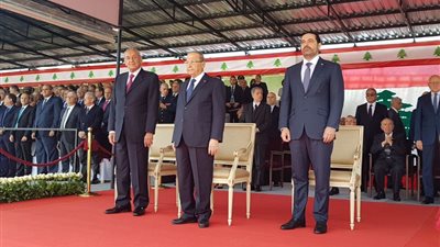 لقاء حار بين الحريري ورئيس لبنان في احتفال عيد الاستقلال (صور)
