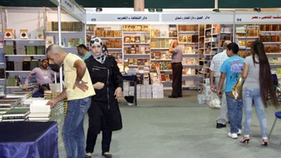 زوار معرض الكتاب يتحدون التفجيرات
