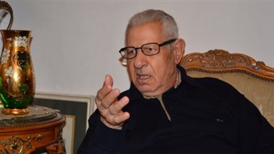 مكرم محمد أحمد: العقوبات الأمريكية ضد إيران تضعف ولا تميت