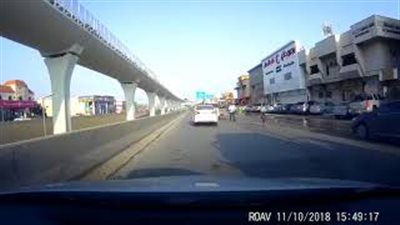 لحظة نجاة طفل من الدهس تحت عجلات شاحنة بالرياض (فيديو)