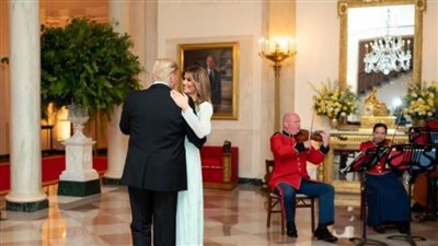 بصورة رقصة الحب.. البيت الأبيض يهنأ ترامب وميلانيا بعيد زواجهما الـ 15