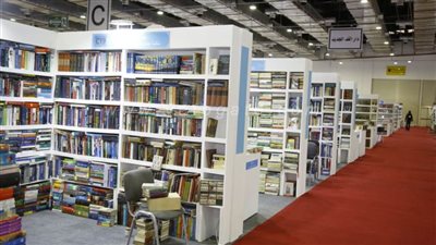 الاستعدادات النهائية لمعرض الكتاب قبل فتحه للجمهور غدا | صور