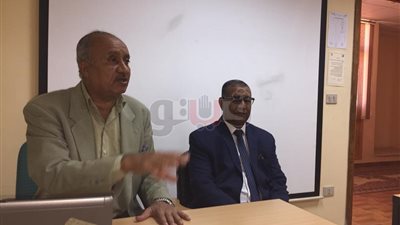 القوى العاملة بقنا تناقش حقوق وواجبات العمال