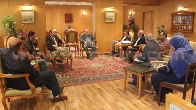 محافظ دمياط يبحث مع الهيئة العامة للخدمات تقييم أرض مدينة الأثاث