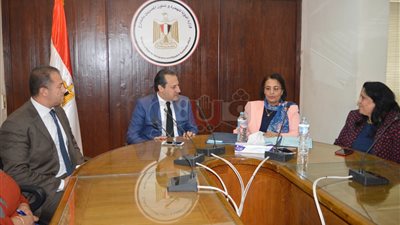 «الهجرة» والقومي للبحوث يوقعان بروتوكولا لتأهيل الشباب