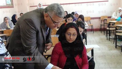 بالصور.. جولة مفاجئة لمحافظ الدقهلية لتفقد لجان الإعدادية