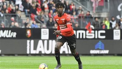 17 عامًا ويتمتع بموهبة خارقة.. صراع بين دورتموند وريال مدريد وسان جيرمان على مهاجم أنجولي