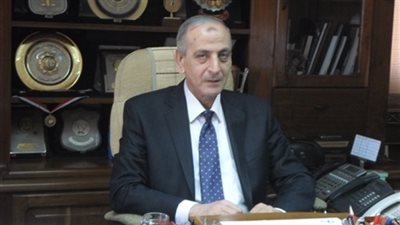 معلمان يتبرآن من 