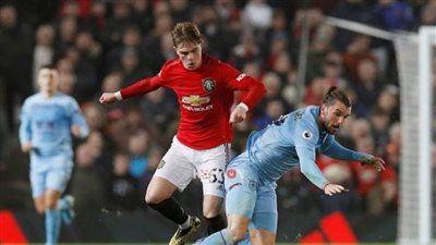 مانشستر يونايتد يسقط أمام بيرنلي في الدوري الإنجليزي