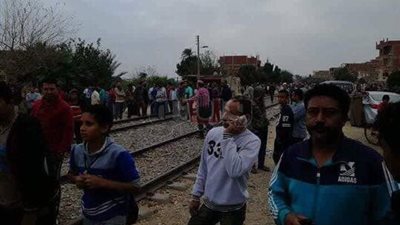 أهالي «السعيدية» بالإسماعيلية يطالبون باستكمال مزلقان القرية (صور)