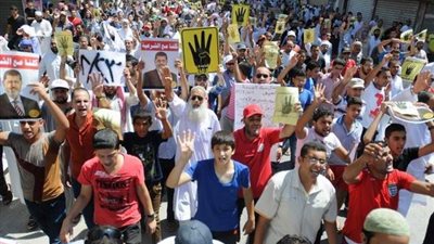 أنصار الإرهابية يمنعون الصحفيين من تصوير مسيراتهم بالمعادى