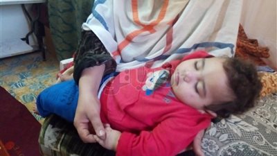 حكاية الطفل ضحية الإهمال الطبي في الشرقية.. أصيب بتلف في خلايا المخ والتهاب كبدي.. الأشعة المقطعية والتقارير أثبتت أن خطأ طبيا وراء الإصابة.. ووالدته تطالب وزير الصحة بعلاجه على نفقة الدولة