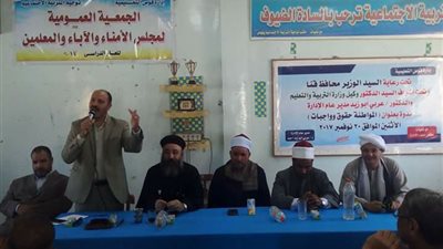 القمص بيشوي بسيط يناقش حقوق وواجبات المواطنة في قنا (صور)